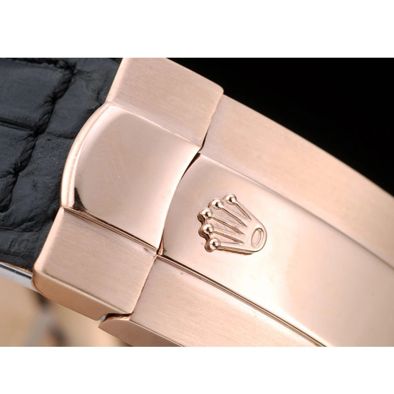 Aaa replica watch Rolex Black Black Case Gold Dial Daytona Leather Rose Strap 0608